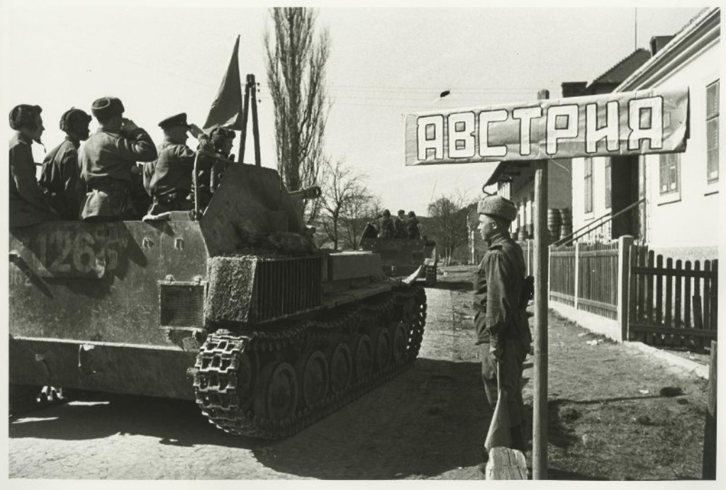 7yjq53szf4irfy7k.jpg