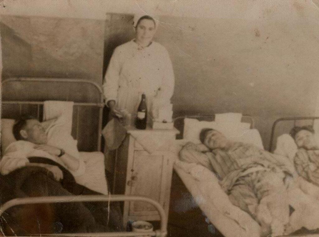 Госпиталь войны 2. Военный госпиталь полевой 1942. Кровать ВОВ госпиталь 1943.