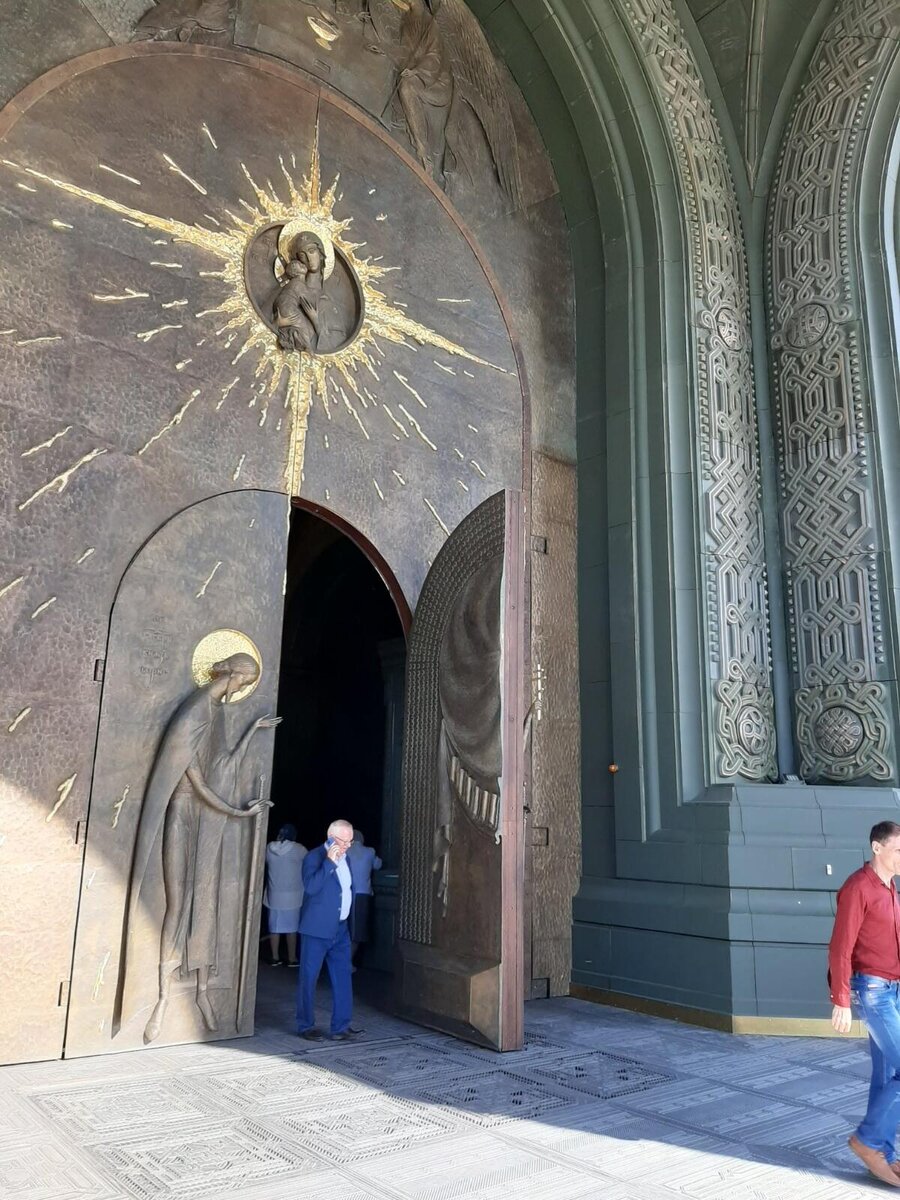 iВХОД В ХРАМ.jpg