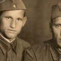 Зуев Иван Егорович (справа)